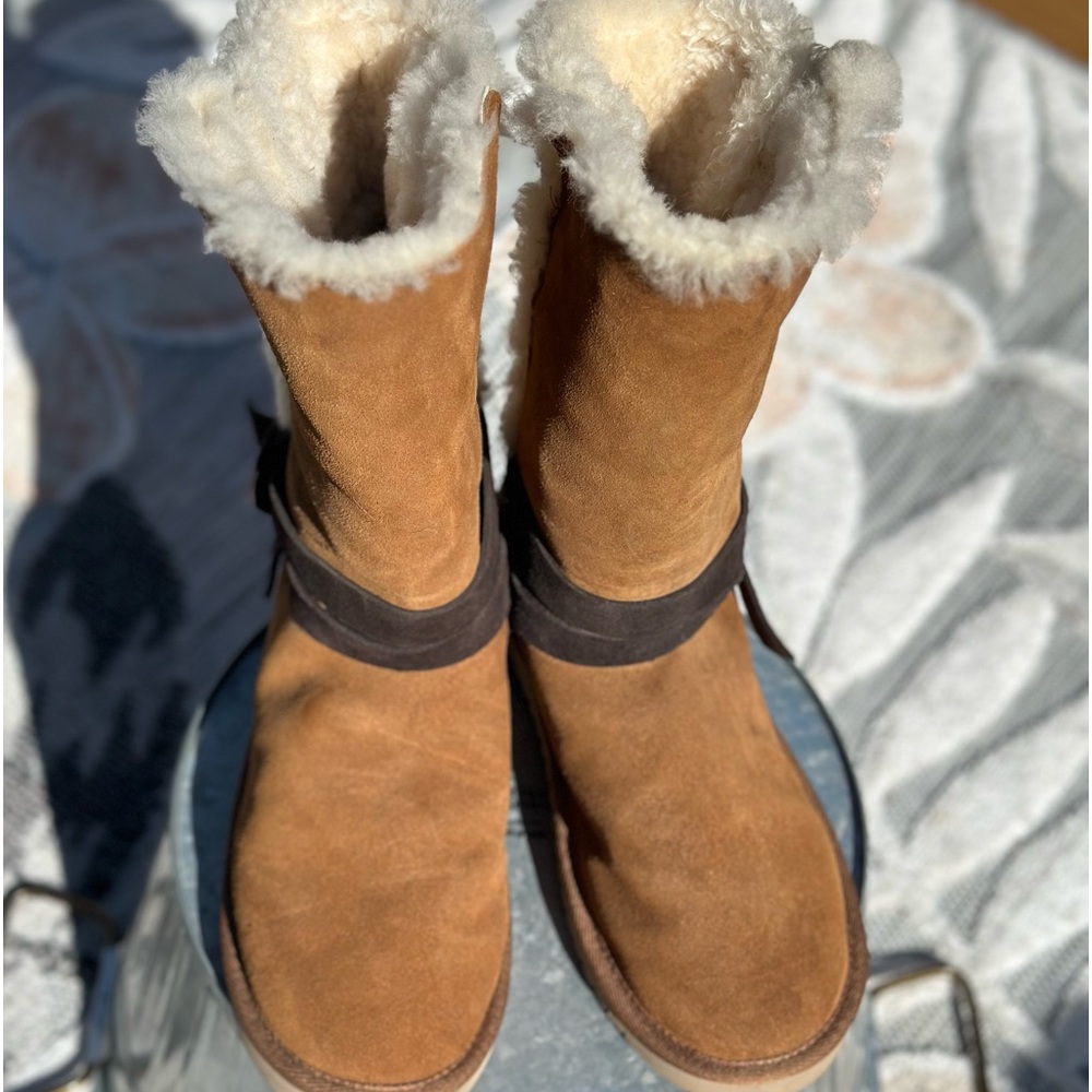 Koolaburra by UGG suede leather boots, size 9. Like new.